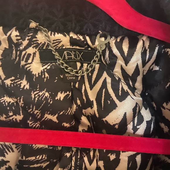 Coat - Picture 3 of 4